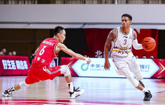 CBA-北控105-92轻取青岛 约瑟夫-杨28分亚当斯13中2