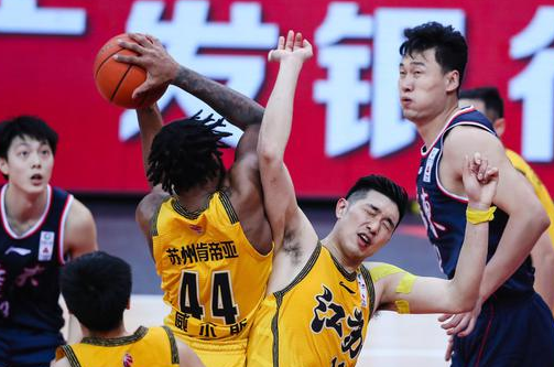 CBA-广东120-98大胜江苏取得10连胜 胡明轩20分 杜锋送李楠9连败