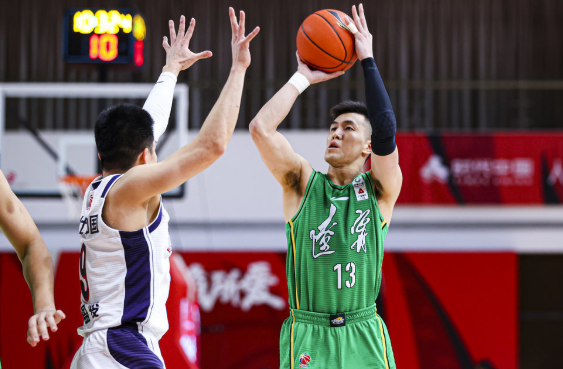 CBA-辽宁99-91赛季横扫广州 郭少继伟合砍47分陈盈骏20+6+7