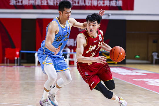 CBA-浙江106-104险胜北京 兰兹博格28+4翟晓川空砍21+11