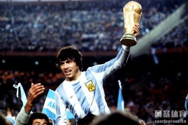阿根廷获得两次世界杯冠军的荣誉