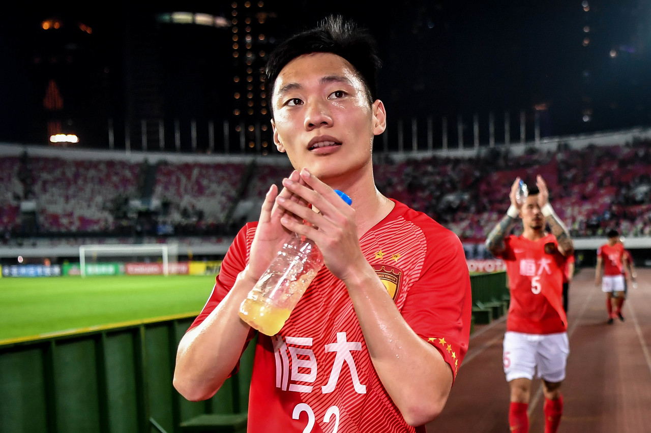 记者：梅州客家球员唐诗季前热身赛脚部骨裂，至少还需三周恢复