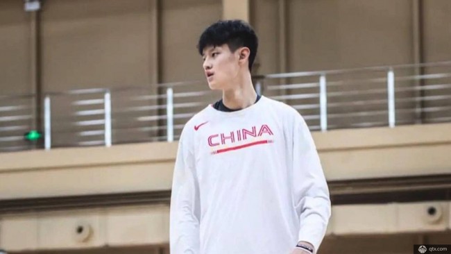 曾凡博
