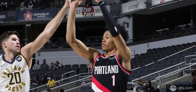 西蒙斯连续投进13个三分 追平NBA纪录
