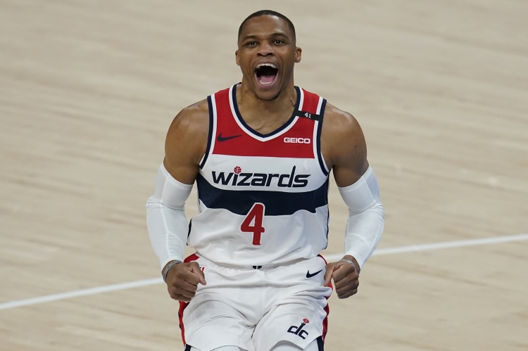 威少生涯3次单赛季至少30次三双 NBA历史上总共5次