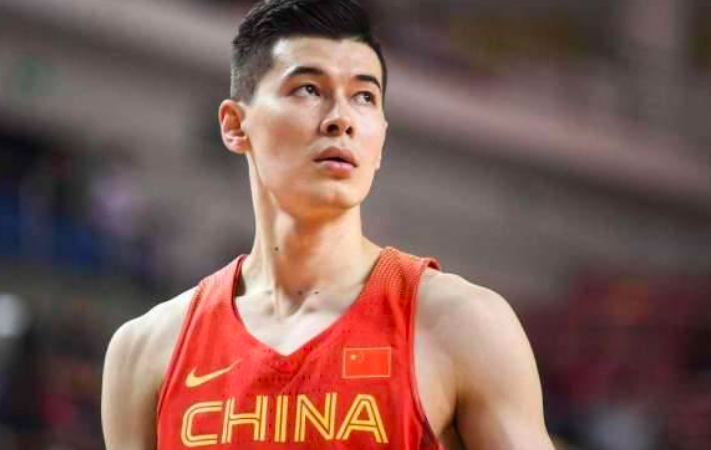 CBA总冠军豪门内耗升级，中国男篮国手力挺周琦，疑似准备好离队