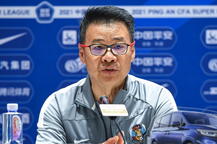 吴金贵：我是休息和睡眠存在问题，比赛会重视重庆队困难下的爆发