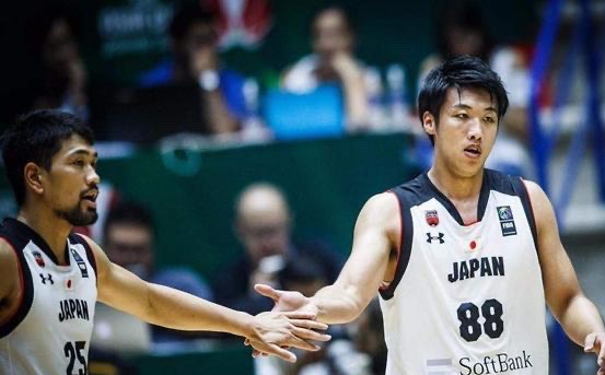 日本男篮核心之一，拥有持球 三分技术，他是辽篮冲冠的理想拼图