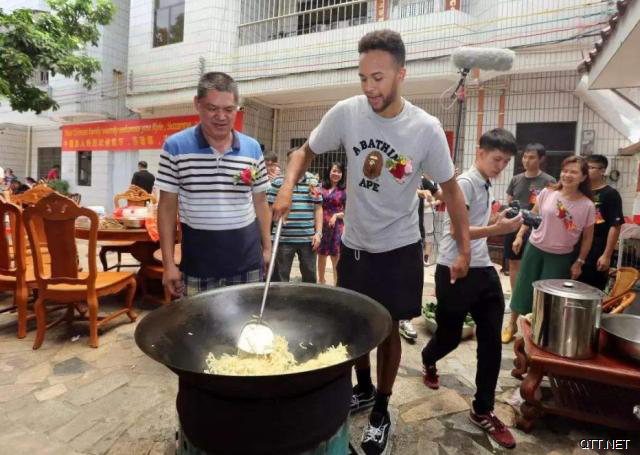 凯尔安德森，一个有中国血统的NBA球员，女友风格也符合东方审美