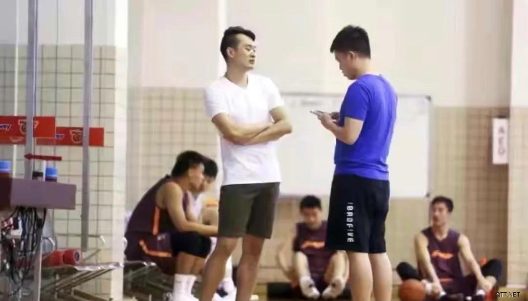 CBA三讯：陈江华重回宏远，龚晓斌试探贵族，福建优先续约戈登