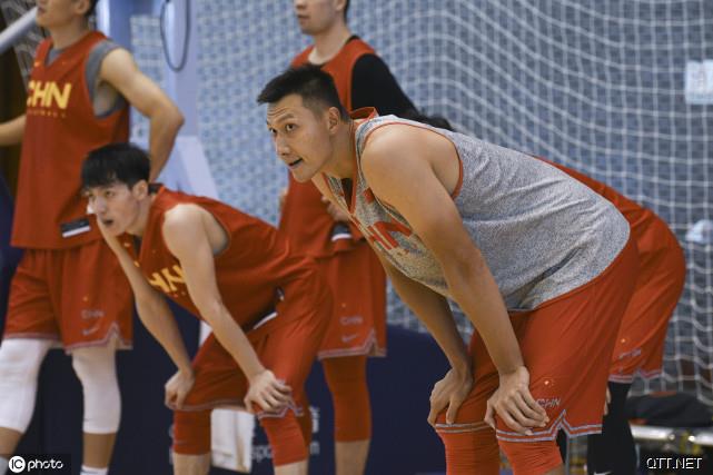大胆预测中国男篮12人阵容，攻守兼备，说出你心中的阵容