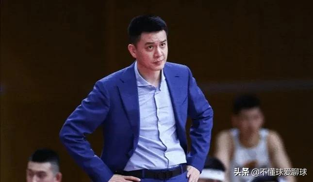 很多球迷问为什么杨明会继续执教辽宁队看边肖怎么说