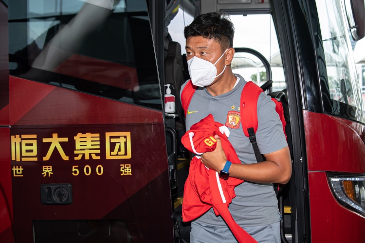 广州亚冠队主帅：孩子们很努力，下场力争做到更好