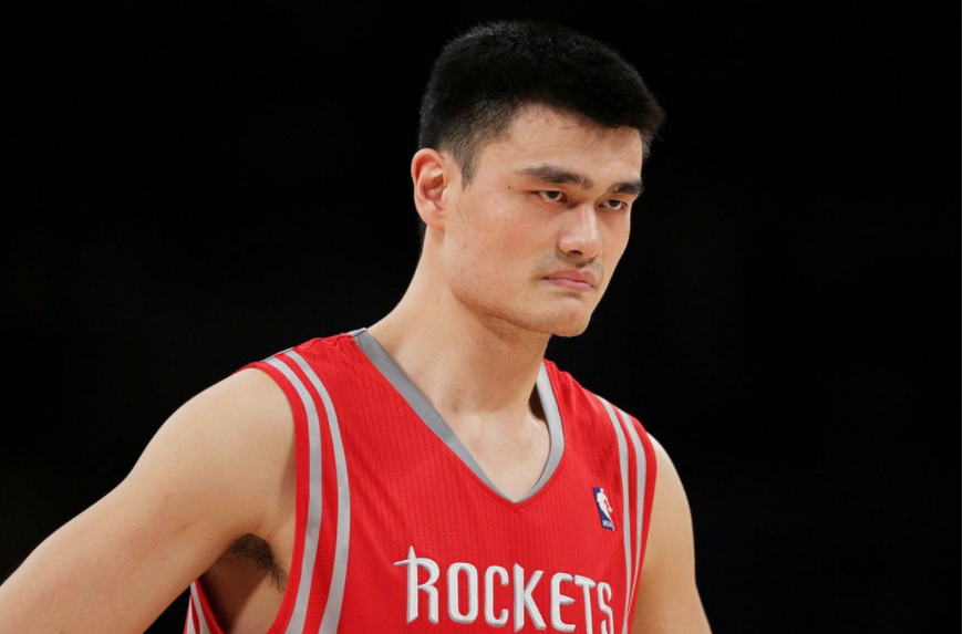 短暂的光辉！盘点NBA巅峰期陨落的十大球星：姚明位居第二名