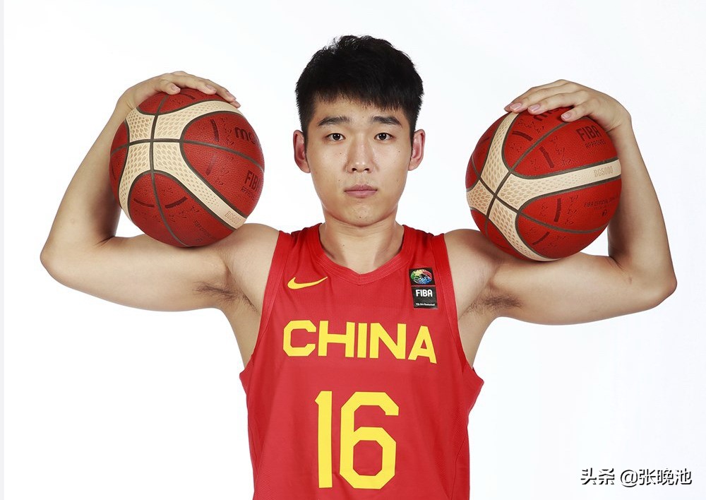 中国男篮拍摄写真，周琦C位！今日奥运落选赛PK加拿大，CCTV5不转