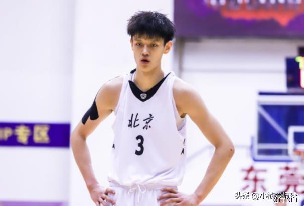 相比知道NBA选秀无望就回国的郭昊文，曾凡博太缺乏自知之明了