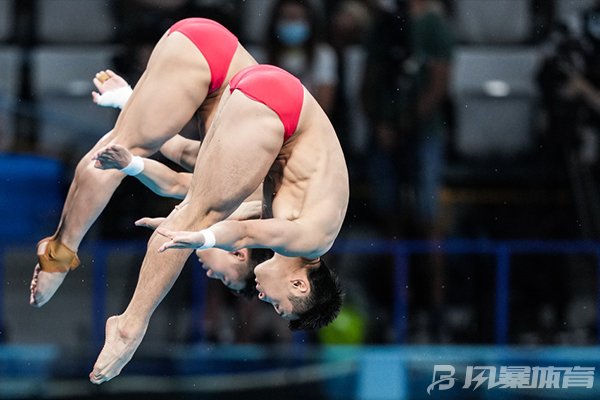 曹缘陈艾森男子双人十米台摘银