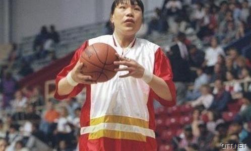中国女篮第一人，因声音太粗被怀疑是男性，婚后十年没孩子