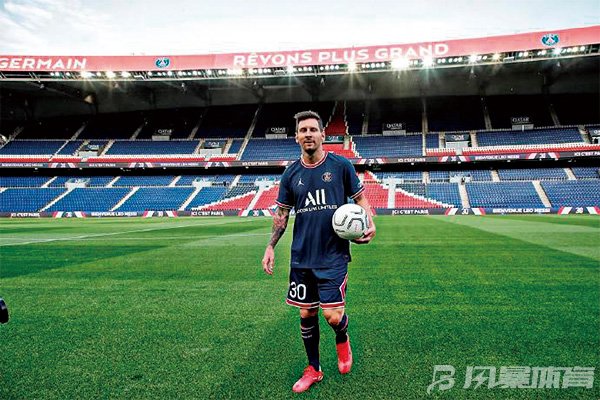 梅西身披30号球衣亮相大巴黎主场