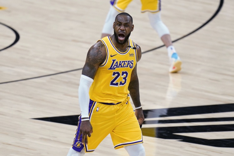 詹姆斯自NBA2K6以来数值从未低于94 19年生涯16次评分96+