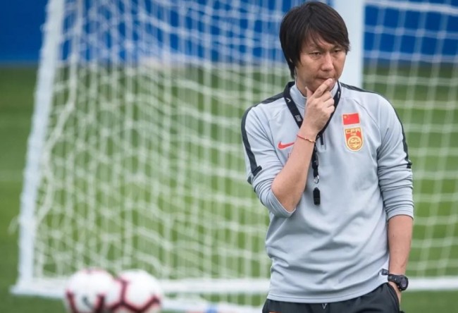 现任中国男足国家队教练李铁