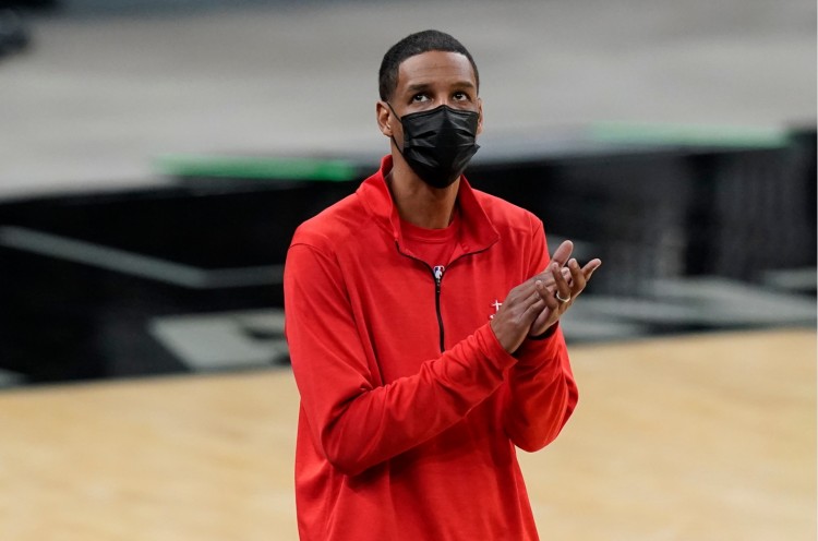 塞拉斯：目前主要目标为确定球队架构 让新秀球员顺利过渡到NBA