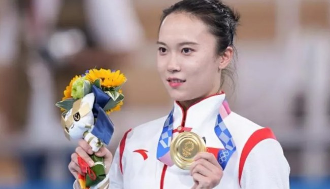 中国女子蹦床选手朱雪莹