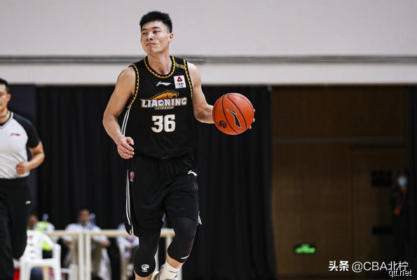 CBA三消息：辽宁18分大胜上海，鄢手骐状态回落，李春江隐藏实力