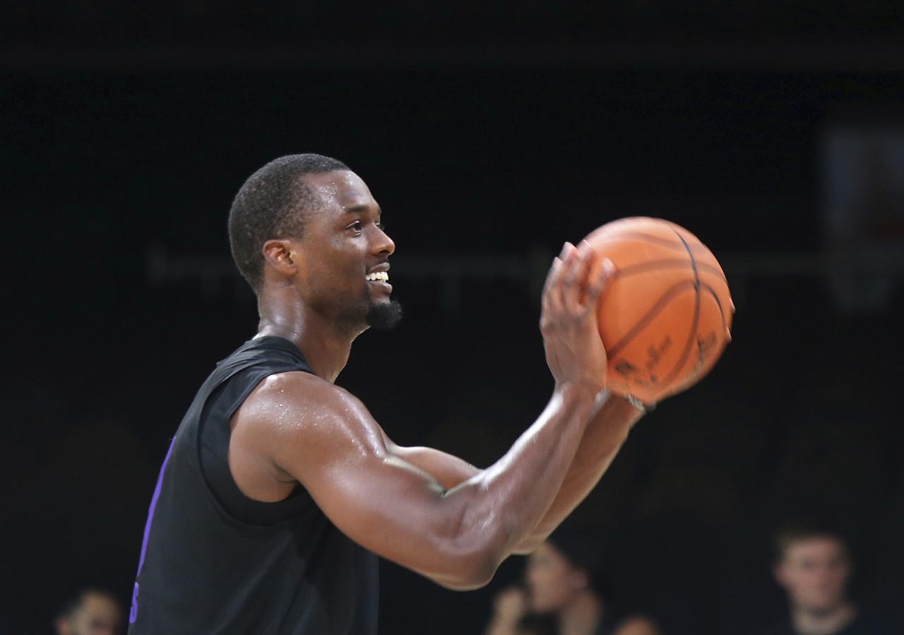 巴恩斯球队揭幕战命中至少八个三分 NBA历史第三人