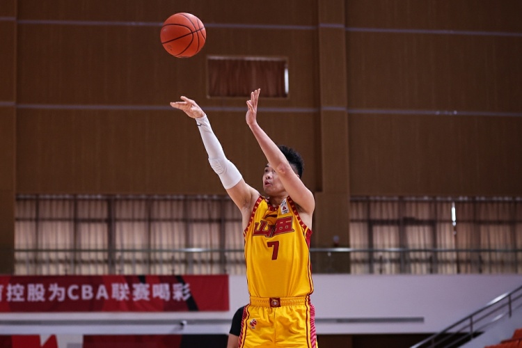 稳定输出！原帅三分7中3&罚球7中7 贡献20分5篮板
