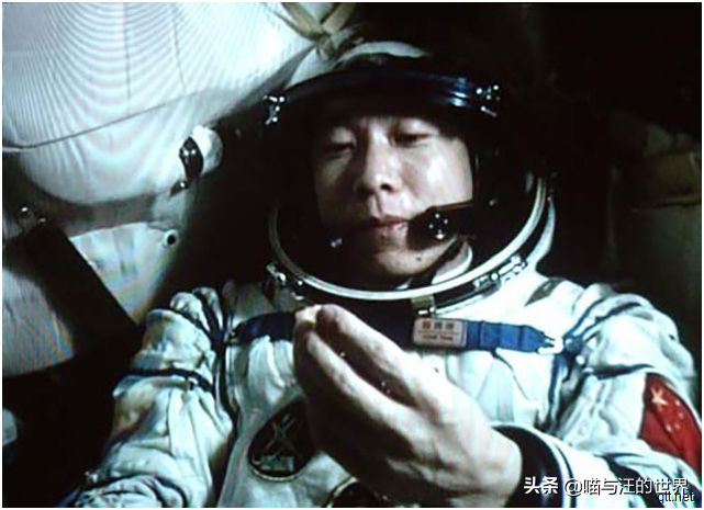 杨利伟在太空听到“敲门”声，17年后才找到真相，幸亏他回来得早