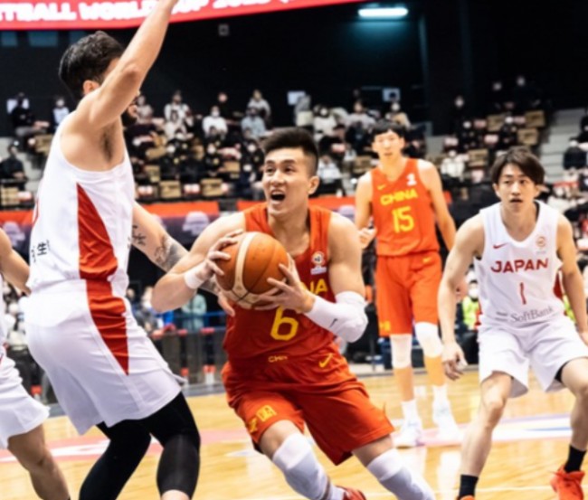 世预赛中国男篮队员郭艾伦