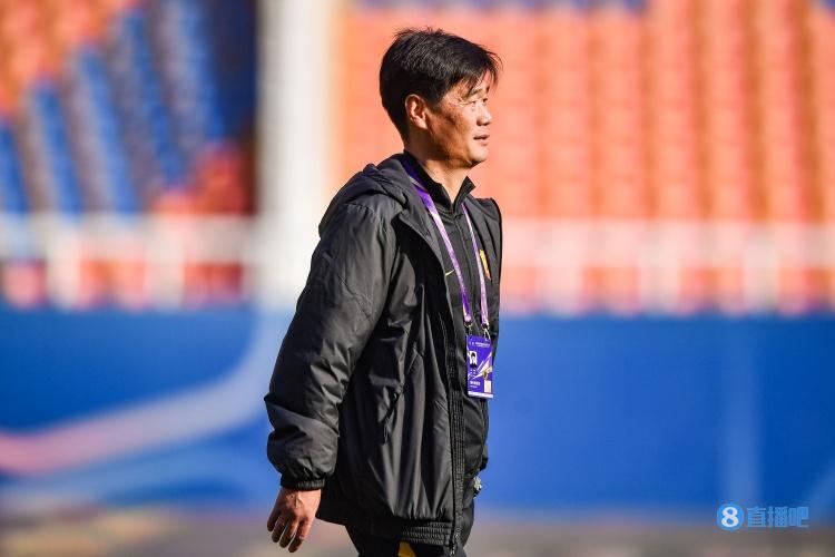 足球报：仅两轮联赛便有国脚不断受伤，没人比李霄鹏更“忧伤”