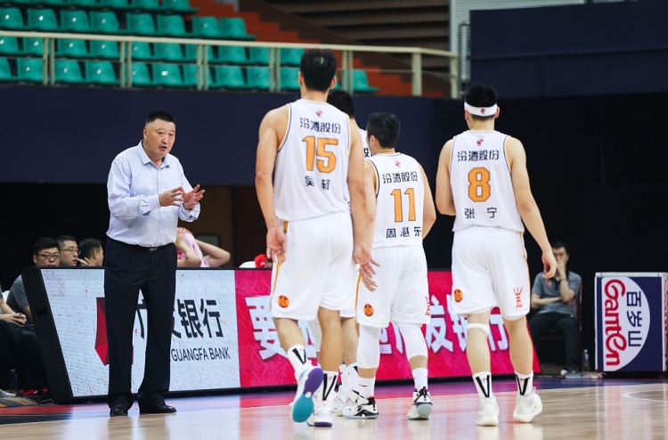 团队篮球!山西六人上双终结深圳九连胜 费尔德25分全队最高
