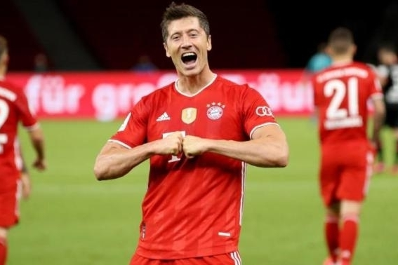 每体：莱万想在今夏离开拜仁 优先选择加盟巴萨