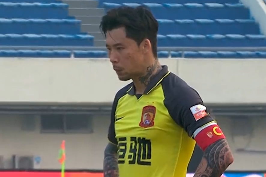 足球报：张琳芃在广州队剩余合同平行转移至海港