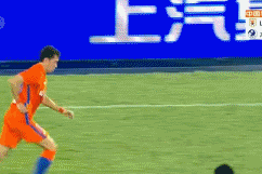 中超-山东泰山3-0送大连人首败 费莱尼破门莫伊塞斯建功