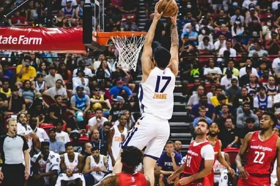 尴尬！莫兰德晒张镇麟NBA夏联霸气照 