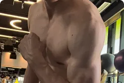 吴前晒照：杠铃哑铃泡沫轴 开心愉快过一天