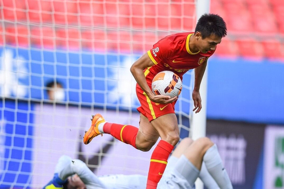鲁媒：张威获得多家俱乐部关注 战河北泰山会近距离考察他