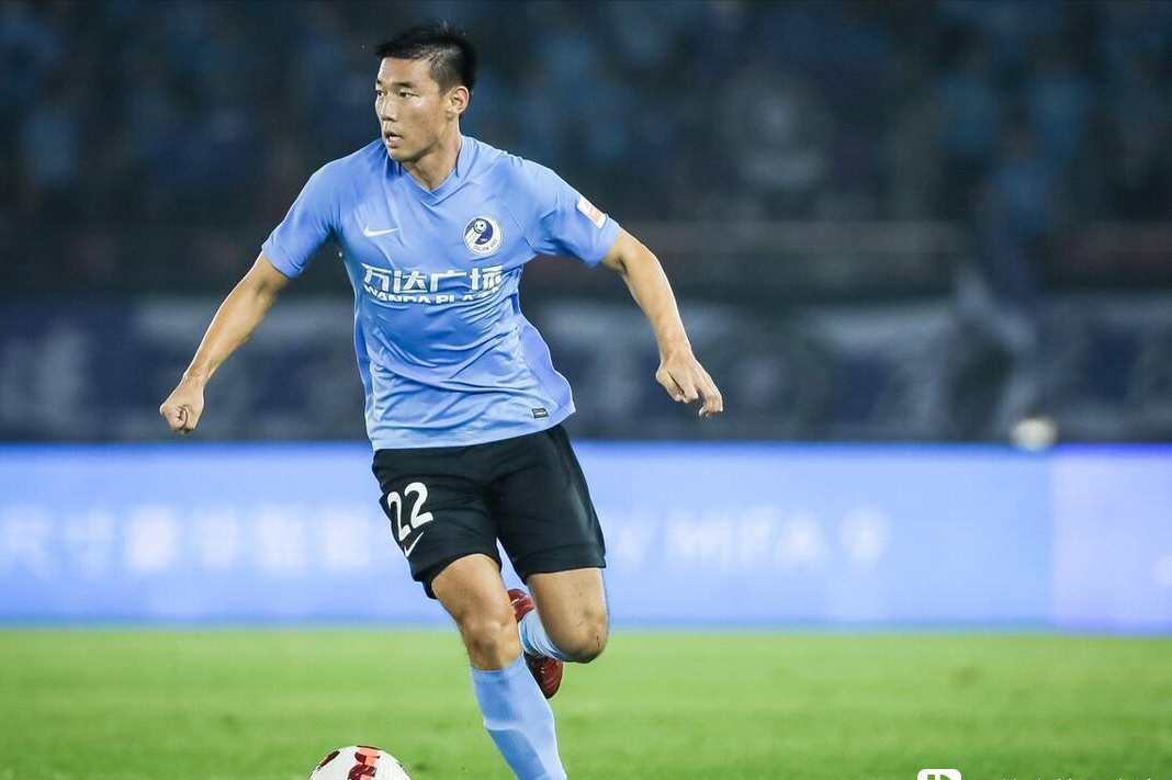 穷则变 变则通 通则久 大连人队首发右边后卫的变化
