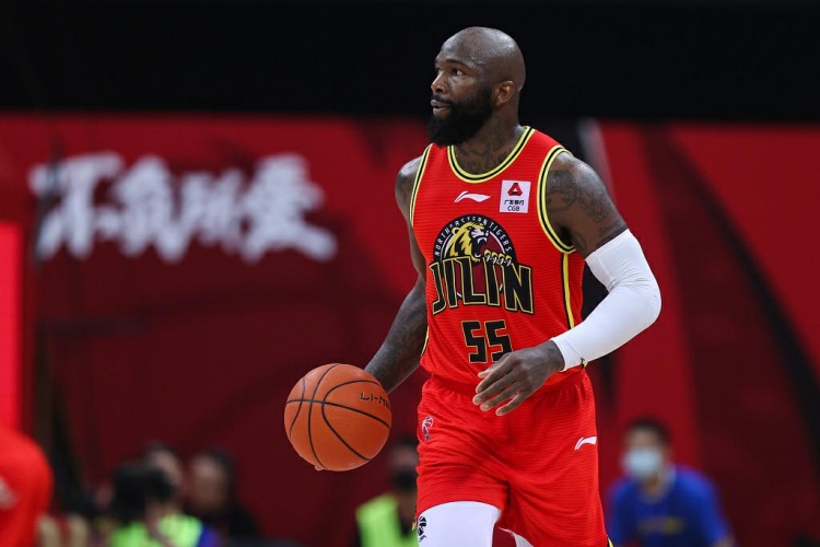 状态火热!多米尼克-琼斯出战39分钟 35中19轰49分10板5助
