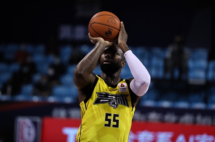 失去准星!吉林外援琼斯13投2中得到10分 正负值低至-21
