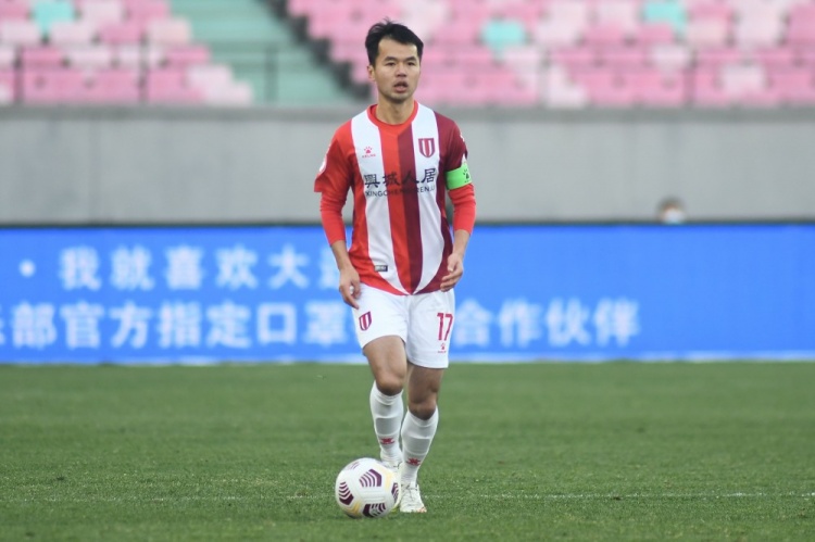 成都蓉城队长甘锐:冲超后卸下最大的担子 愿在其他岗位再做贡献