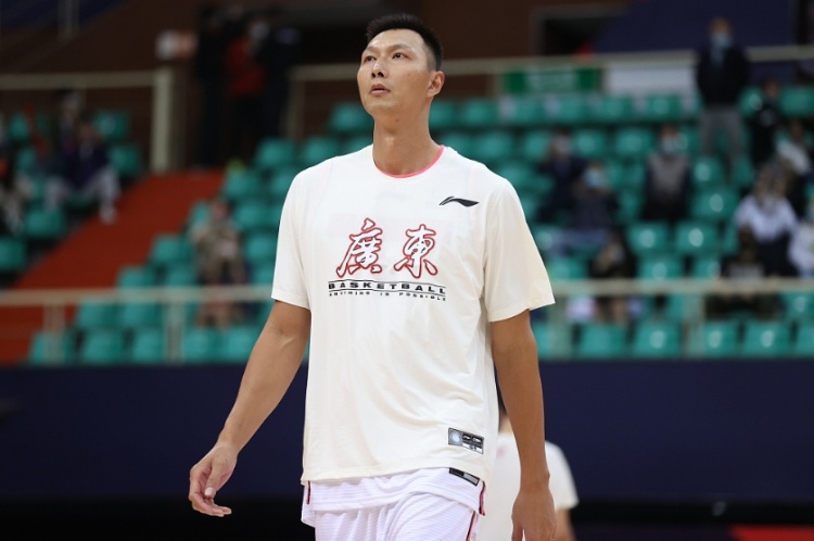 王博:易建联值得我们广厦队员学习 徐杰是年轻队员的榜样