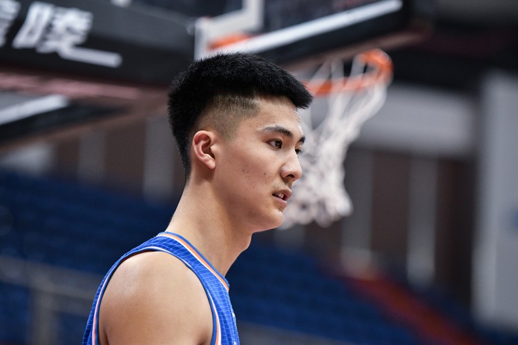 生涯得分新高!朱松玮20中11砍下31分 首节飚中3记三分独得16分