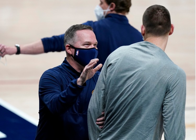 马龙再赞约基奇:任何人都乐意执教MVP 而且他还是一名关键先生