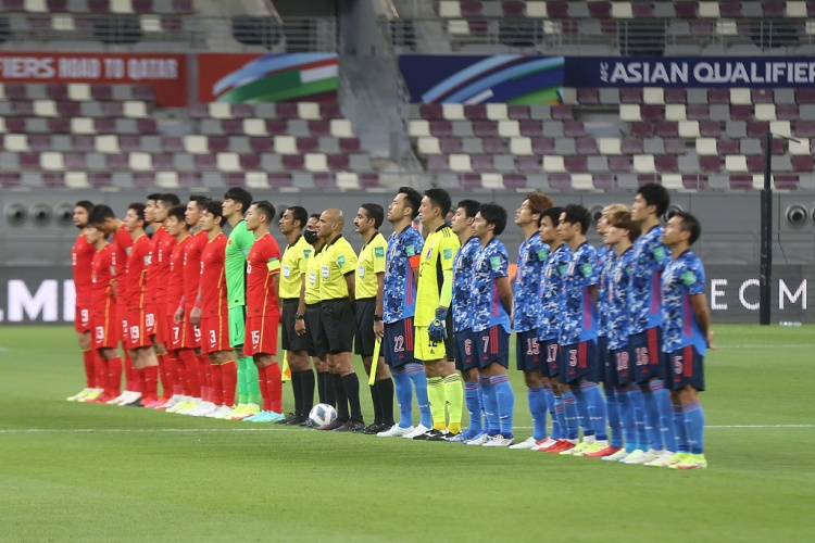 东体:为避免犯同样的错,国足教练组将首战日本录像看了不下五遍