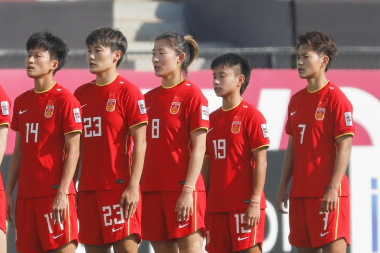 女足球员大学老师:决赛半场两球落后我不紧张,知道她们能夺冠