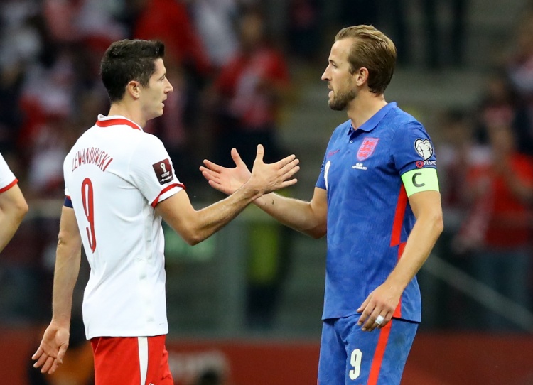 talkSPORT评论员争论凯恩莱万谁是世一锋:凯恩两票,莱万一票